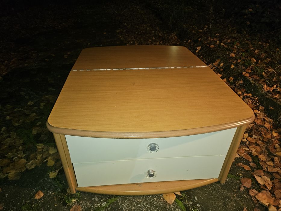 Продавам шкаф с чекмеджета и разгъващ се плот (подходящ за карав