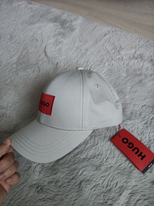 Hugo Men X șapcă unisex culoare gri deschis cu logo roșu mărime universa noua originala
