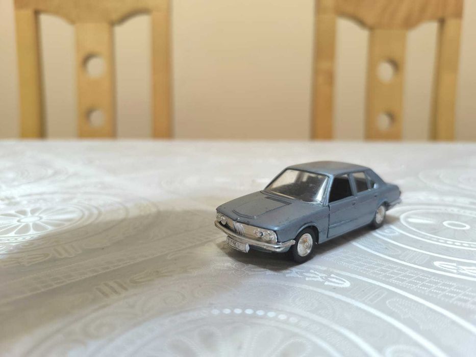 Модель 1 43 Schuco BMW 5 e12