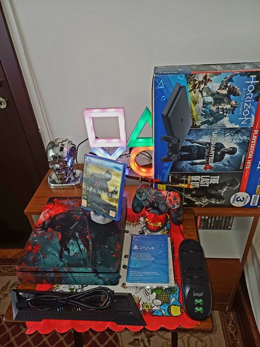 Продавям PlayStation 4 slim 1TB