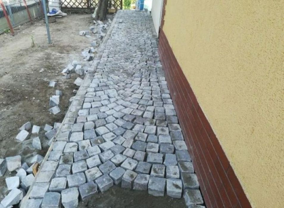 Vând piatră cubică andezit și montez