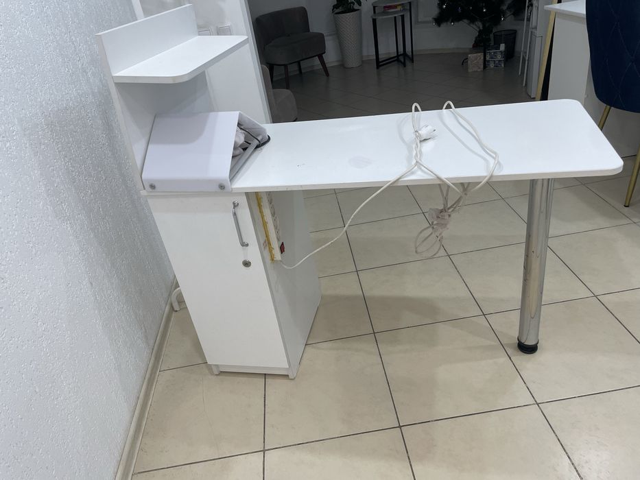 Продам маникюрный стол