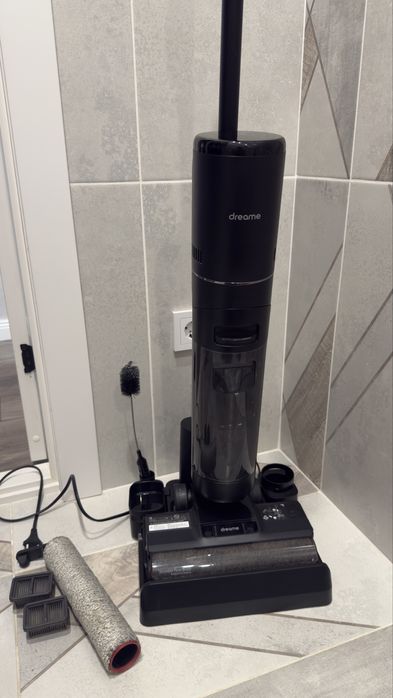 Dreame моет сушит пылесосит