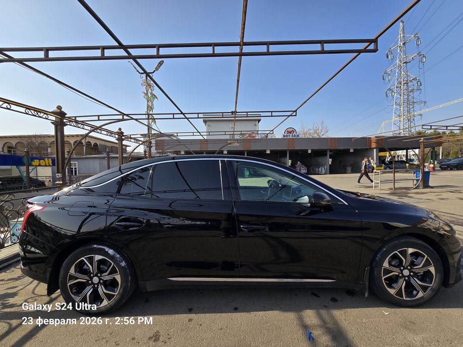 Hongqi  E-QM5 2024 йил сотилади