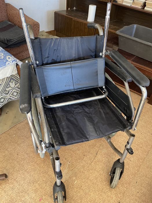 Инвалидна количка BB до 125 кг. И тоалетна за трудноподвижни.