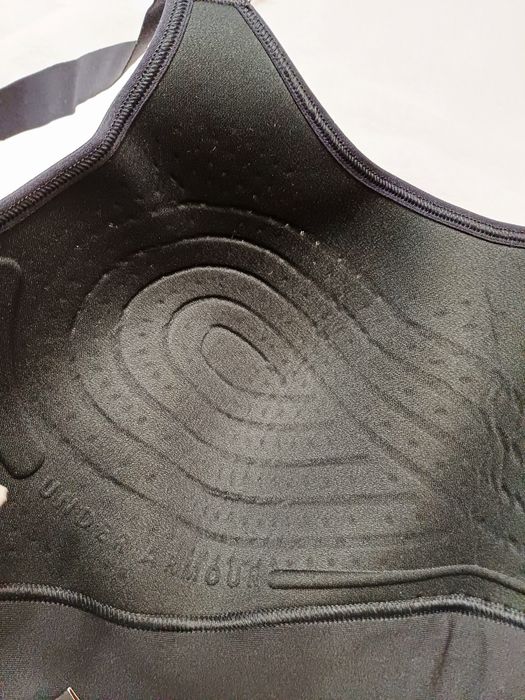 Спортен сутиен Under Armour XL нов