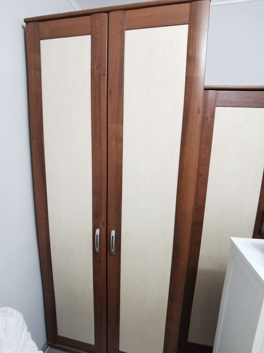 Vand Urgent Mobila de camera frumoasa in culori calde crem maro cu vit