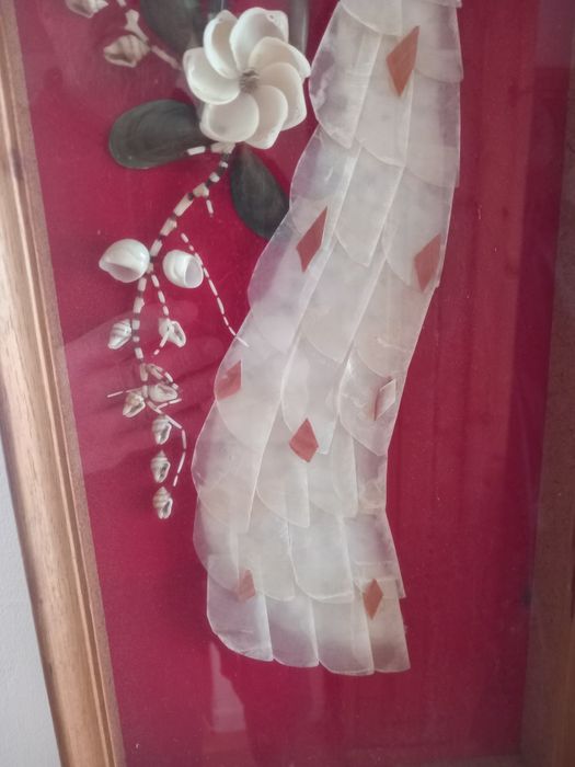 Aranjament sub formă de păun din scoici