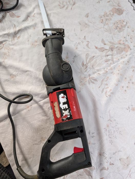 Продавам саблен трион Flex