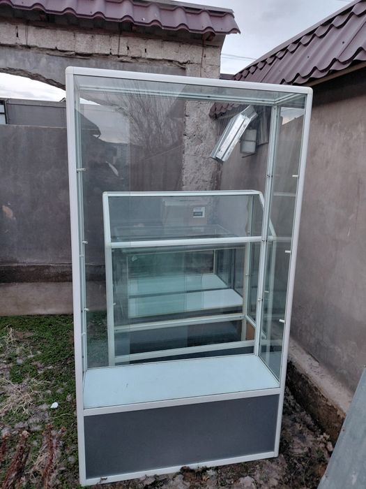 Полка стеклянная витрины