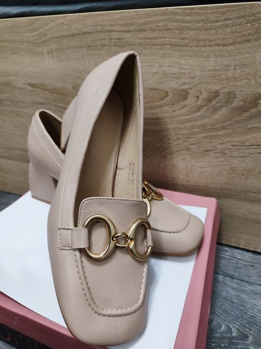 Нови обувки на ток