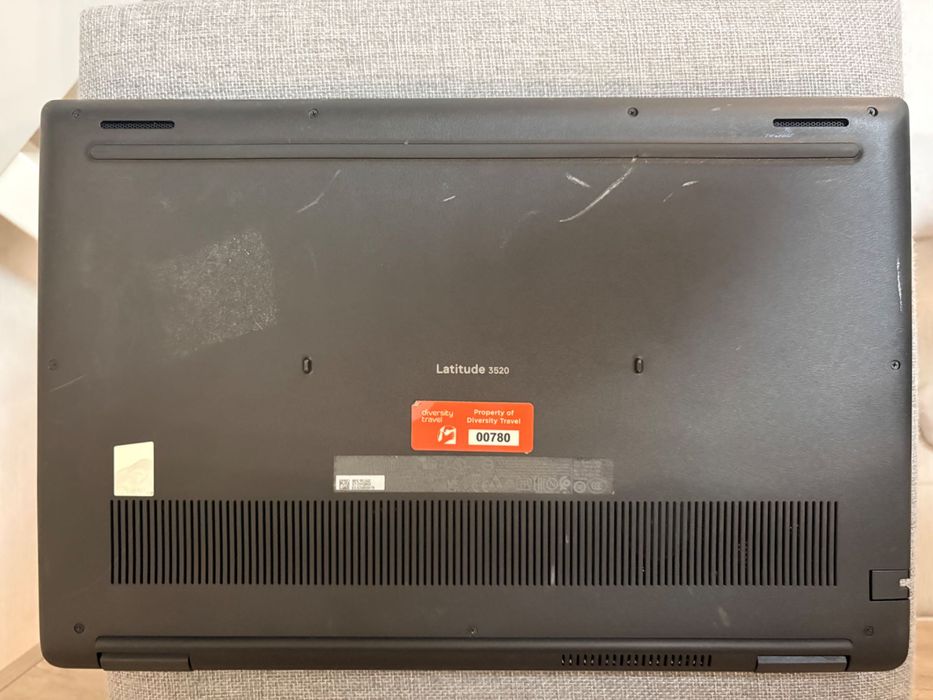 Лаптоп Dell Latitude 3520