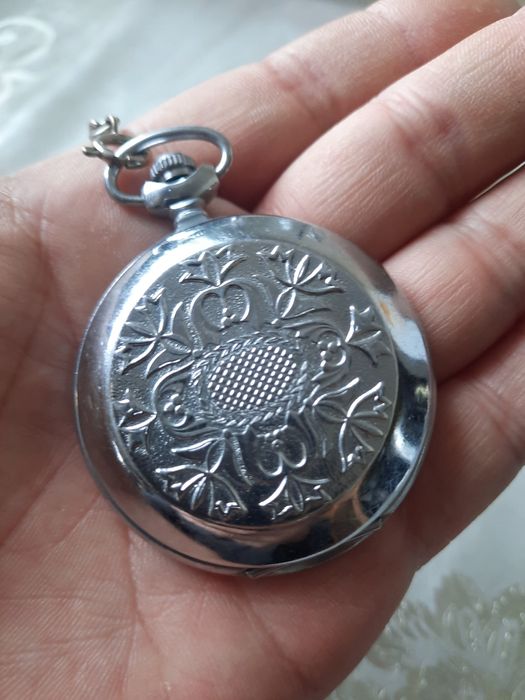 Продам часы карманные МОЛНИЯ