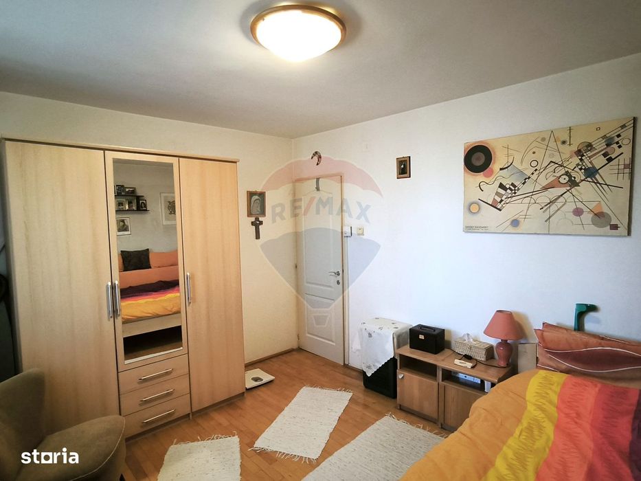 Apartament cu 3 camere decomandate, etaj 2 - cartier Gura Campului