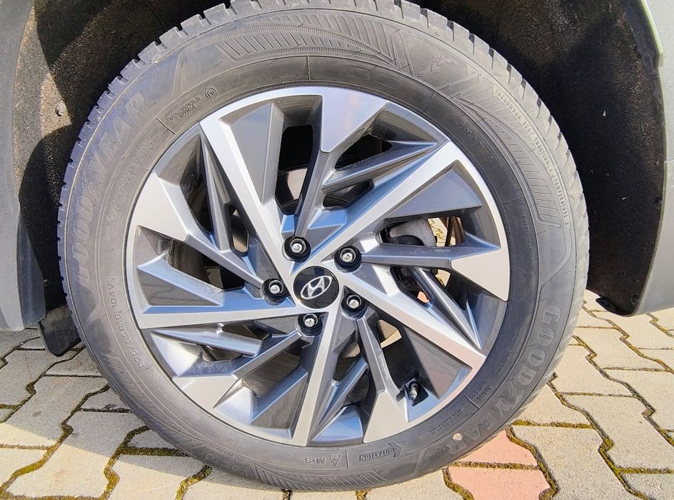 SUV  HYUNDAI Tucson 1,6 4WD