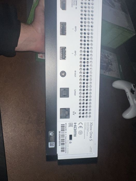 Xbox one slim, 1tb, 2 ani