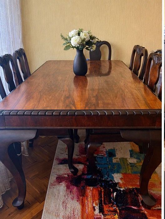 Масивна трапезна маса със столове + шкаф