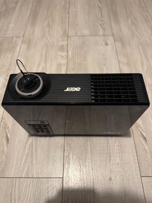 Проектор Acer X1160 с нова лампа - отличен