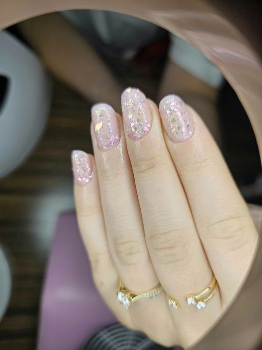 Manichiura iasi-unghii cu gel sau semi