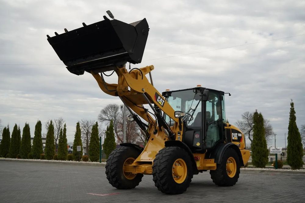 Cat 906M / ÎNCĂRCĂTOR PE ROȚI / 2019 / CUPĂ CU FALCI /