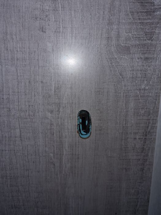 Продаётся металлическая входная дверь .