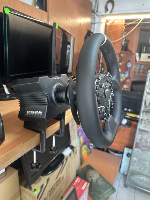 MOZA Racing R5 Direct Drive Bundle – волан, база и педали