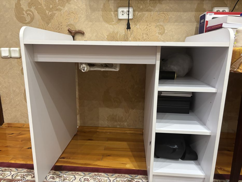 Маникюрный стол холати яхши