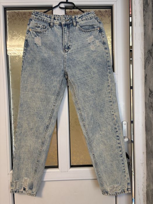 Blugi mom jeans cu talie înalta