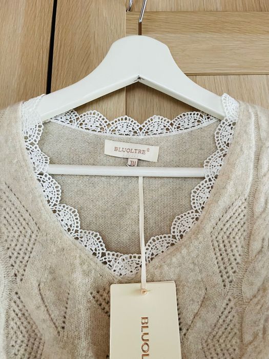 Пуловер с етикет за 10 евро