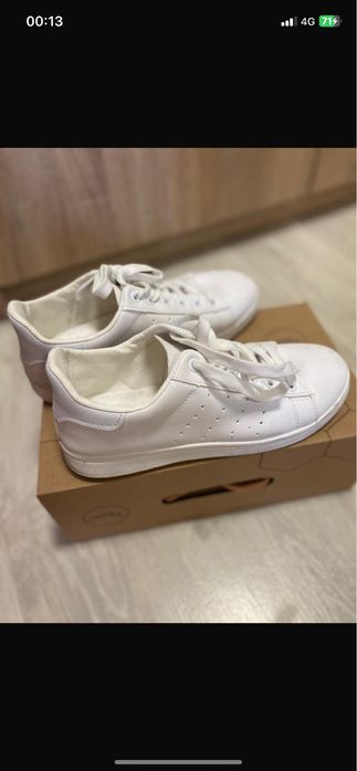 Продам кроссовки новые почти