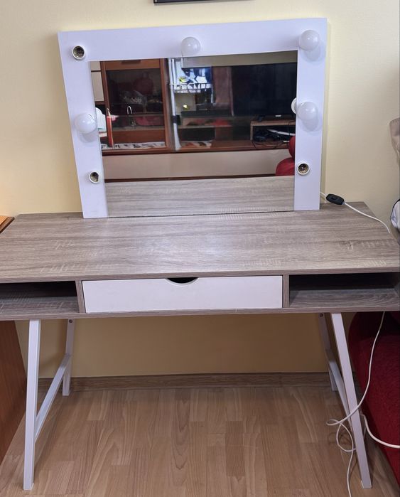 Set masa si oglinda profesionala