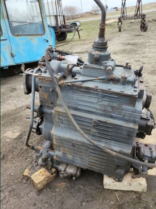 Продам запчасти на трактор  хтз 181  гусеничный   т. 150   ..