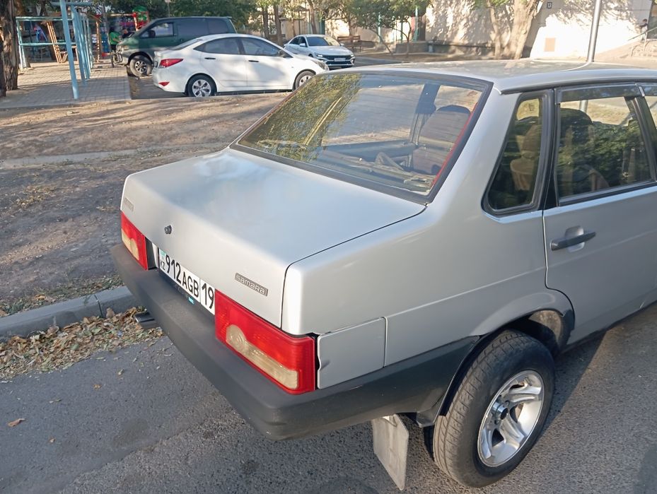 Продам ваз 99  серебристый металлик