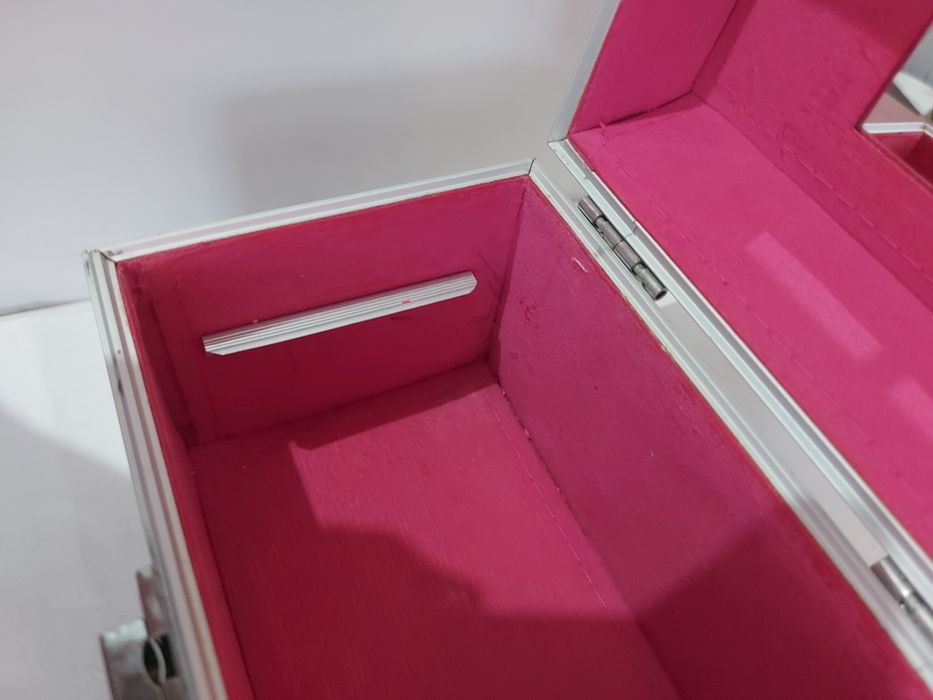 Шкатулка с бабочками.