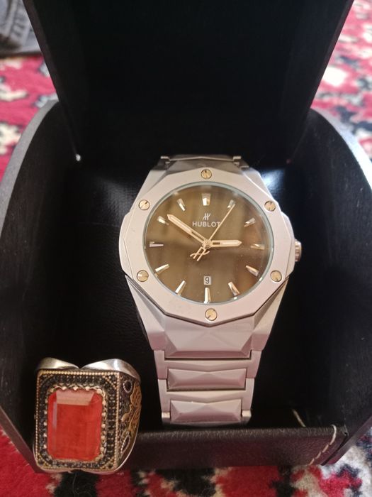 Сағат HUBLOT сатылады