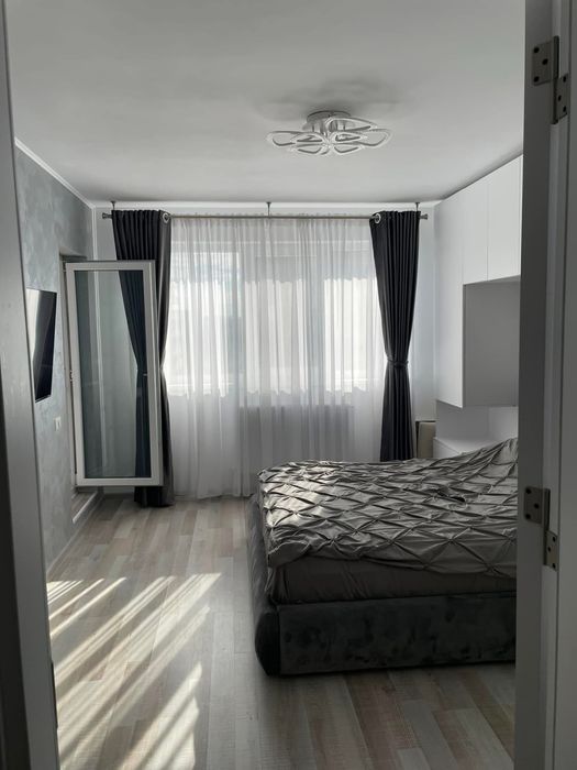 Vand apartament 3 camere