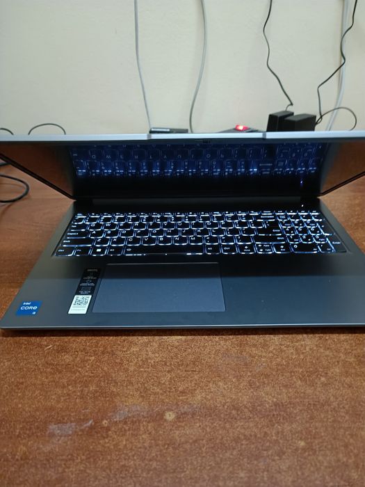 Laptop Lenovo ideapad slim 3- 16IAH8.