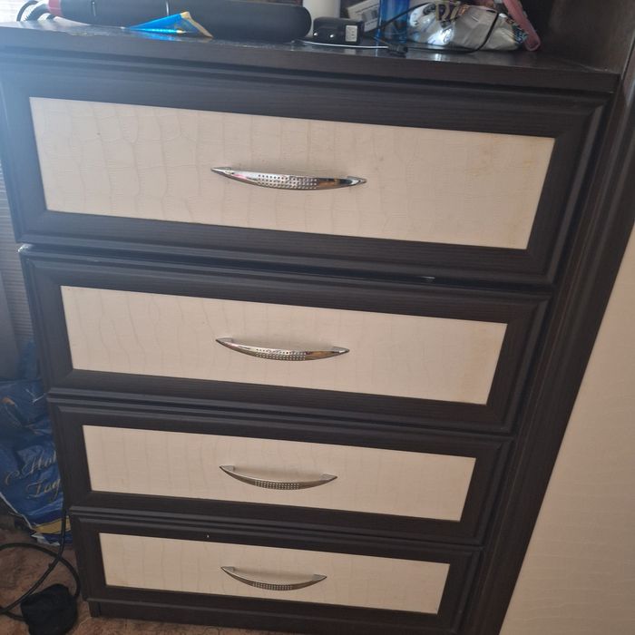 Срочно продам угловой  шкаф