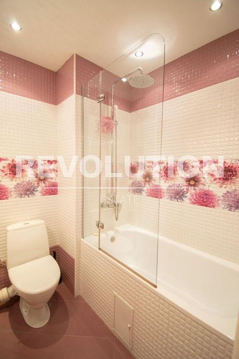 Дава се под наем Тристаен апартамент в София, Център - 86 кв.м за 850 € - Снимка #10