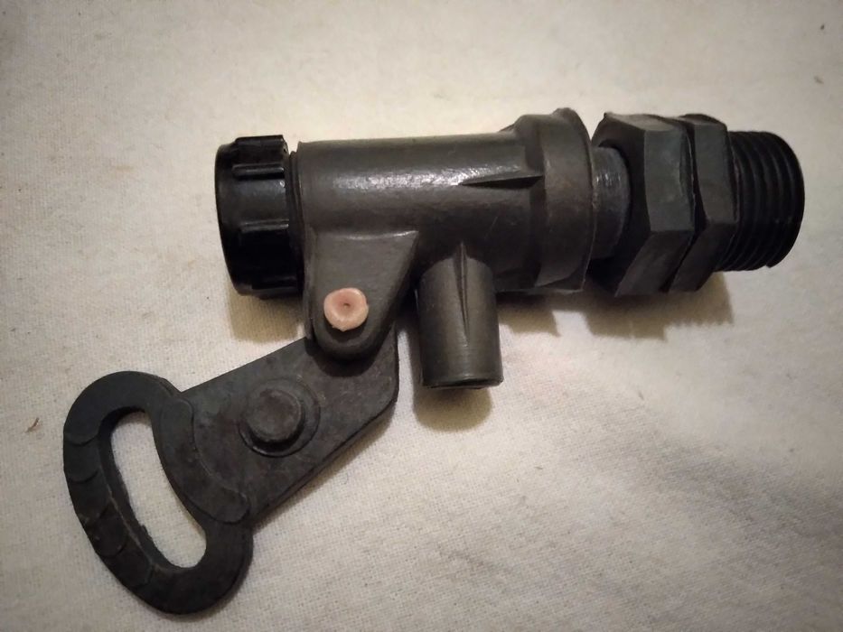 Клапан за тоалетно казанче