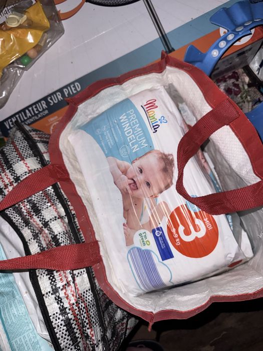 Vânzarea sau schimbul de scutece.