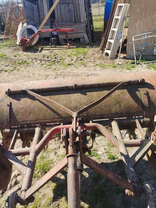 Vând freză  după tractor