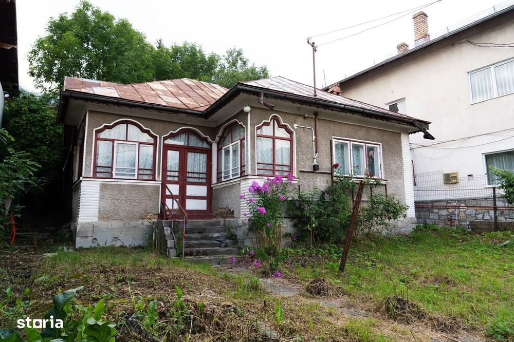 casa ,singur in curte