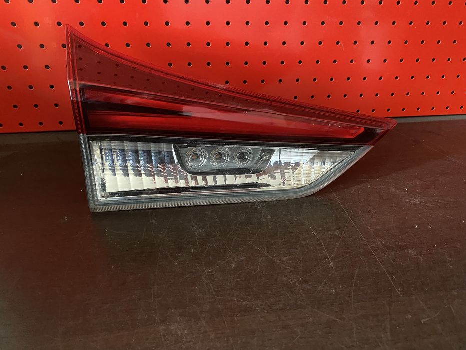 Stop stanga pe haion bec si led Toyota Auris Break an 2015-2018