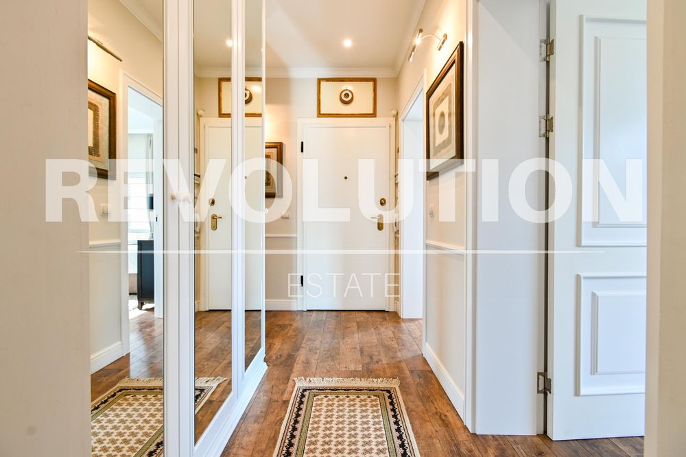 Тристаен апартамент в центъра на София.