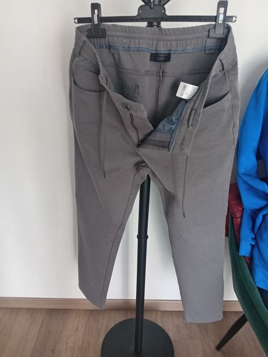 Vând pantaloni casual gri elastici