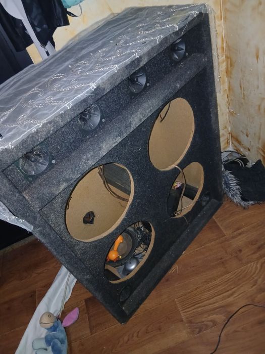 Музикални кути 4×12 инча имам 2 кути без говорители