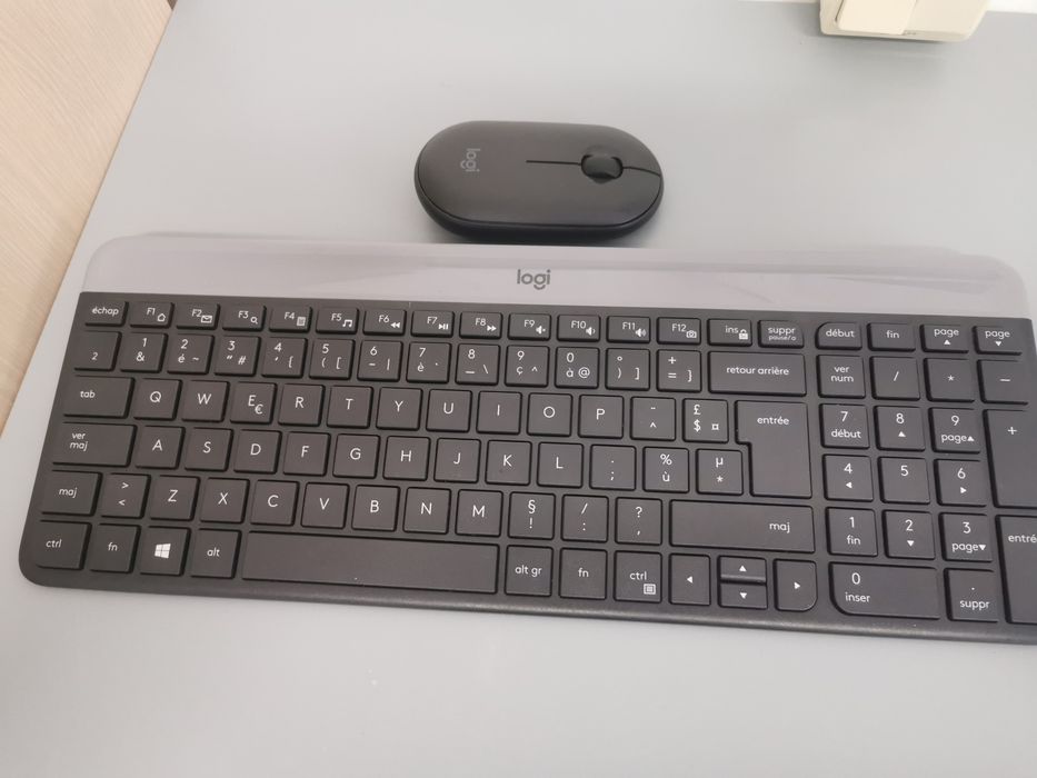 Tastatura și mouse wireless Logi