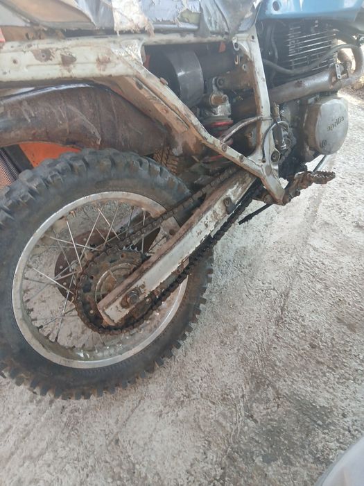 Vând Aprilia Tuareg 600cc stare bună de funcționare  ,cauciucuri bune 8o% pornire ușoară la rece și la cald se poate proba  ,preț 3500 lei puțin neg