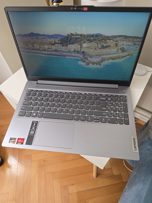 Laptop Lenovo AMD RYZEN 7